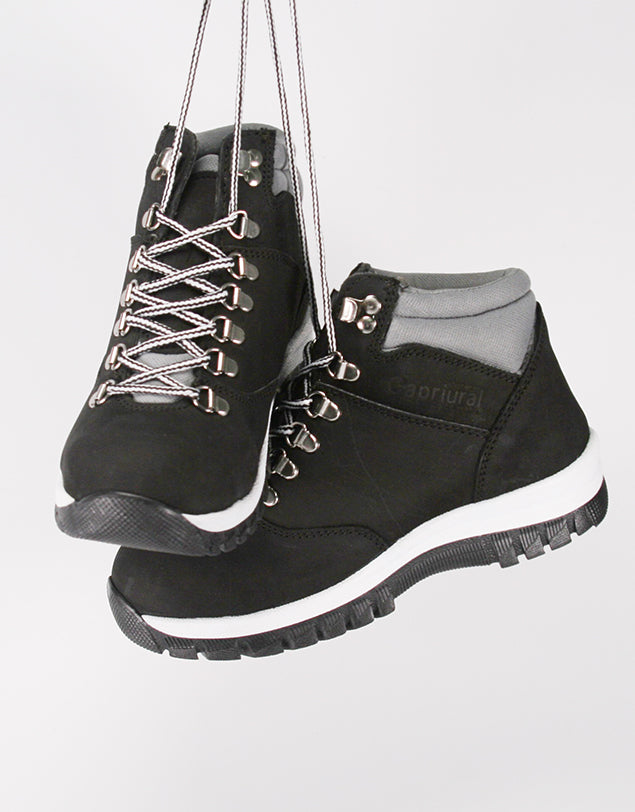 Botas negras con casquillo de acero