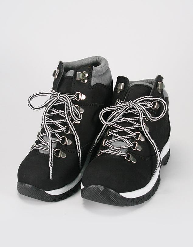 Botas negras con casquillo de acero